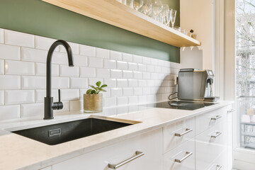 Коя мивка е по-подходяща за кухнята: метална или от изкуствен камък